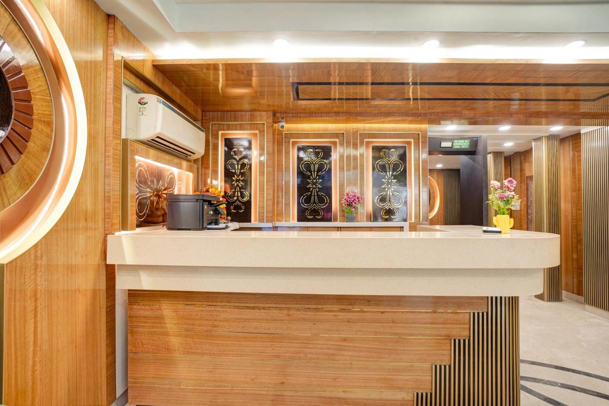 Just Renovated - Hotel Krishna Palace With Parking & Only 2 Mins Walk From Metro New Delhi Exterior photo