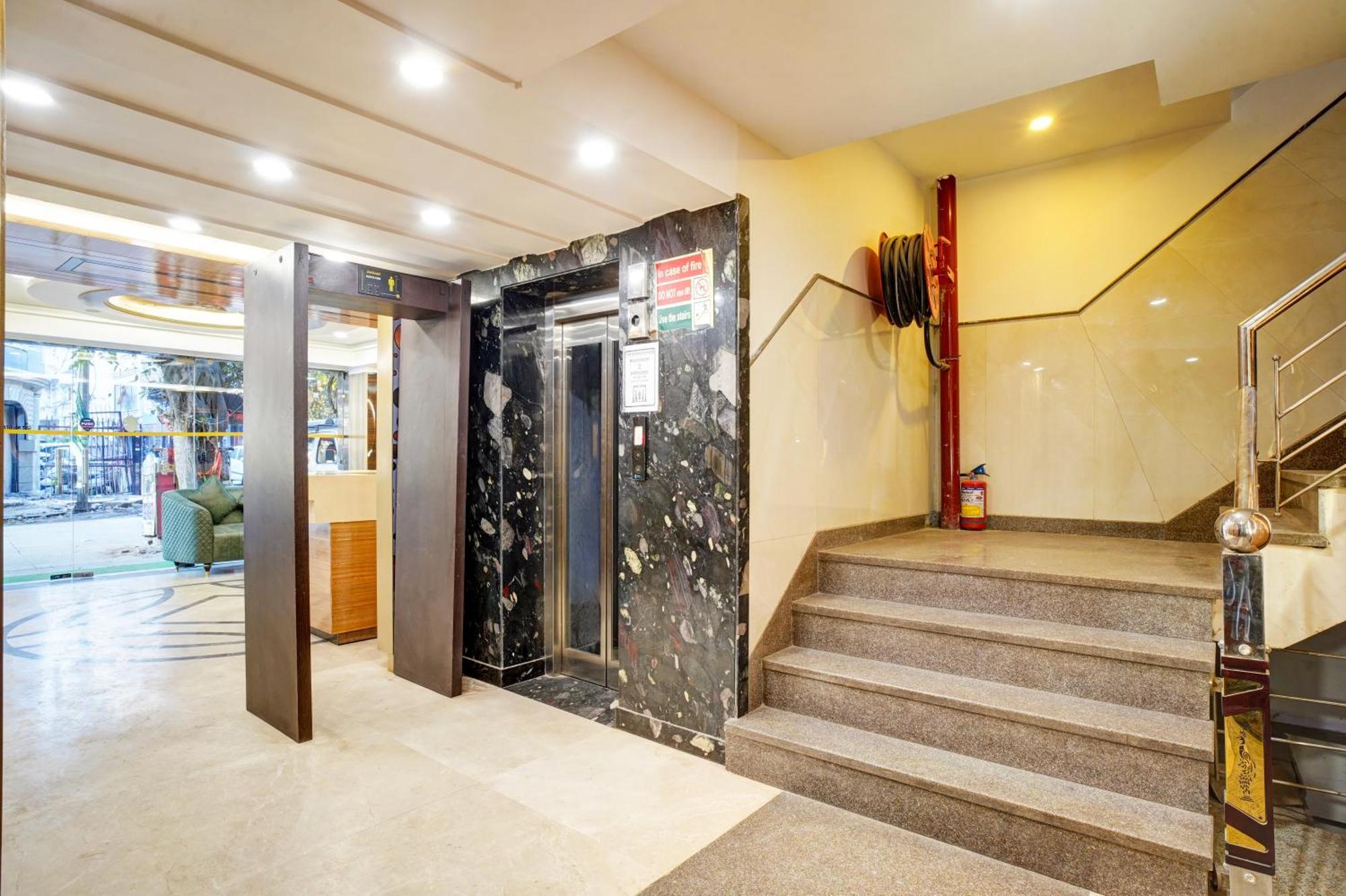 Just Renovated - Hotel Krishna Palace With Parking & Only 2 Mins Walk From Metro New Delhi Exterior photo