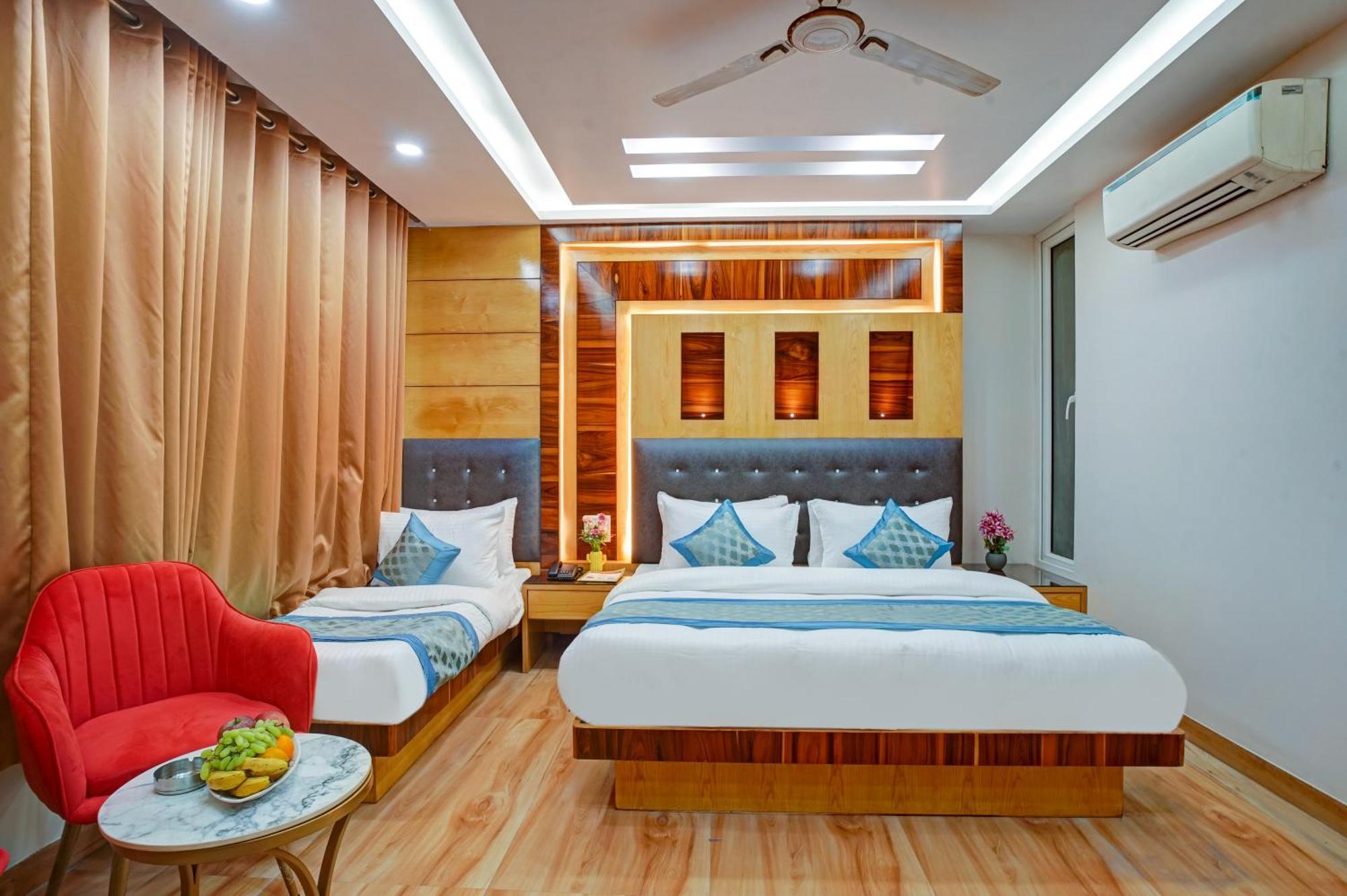 Just Renovated - Hotel Krishna Palace With Parking & Only 2 Mins Walk From Metro New Delhi Exterior photo