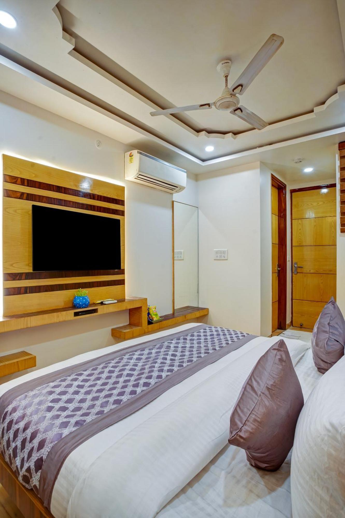 Just Renovated - Hotel Krishna Palace With Parking & Only 2 Mins Walk From Metro New Delhi Exterior photo