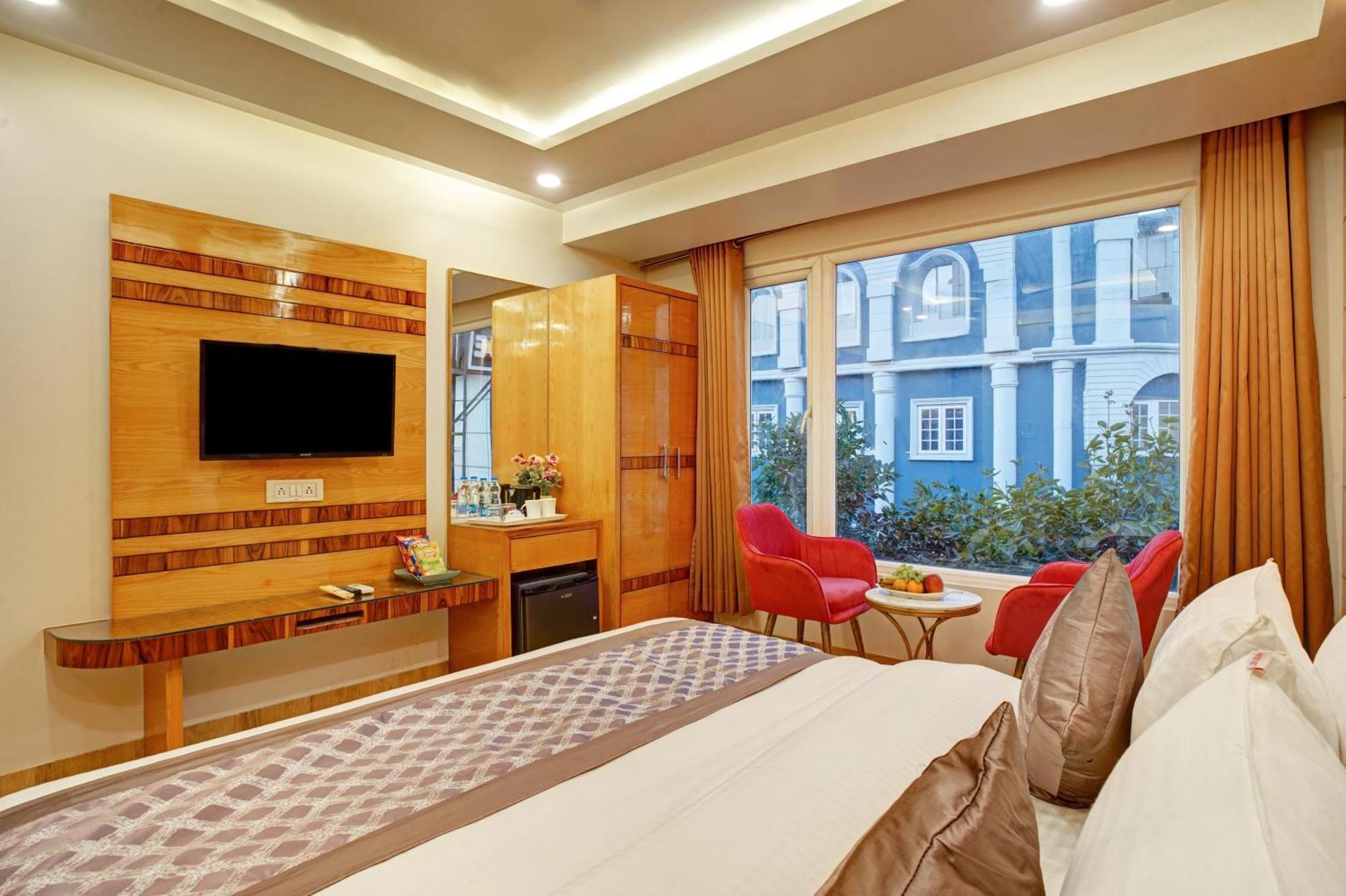 Just Renovated - Hotel Krishna Palace With Parking & Only 2 Mins Walk From Metro New Delhi Exterior photo