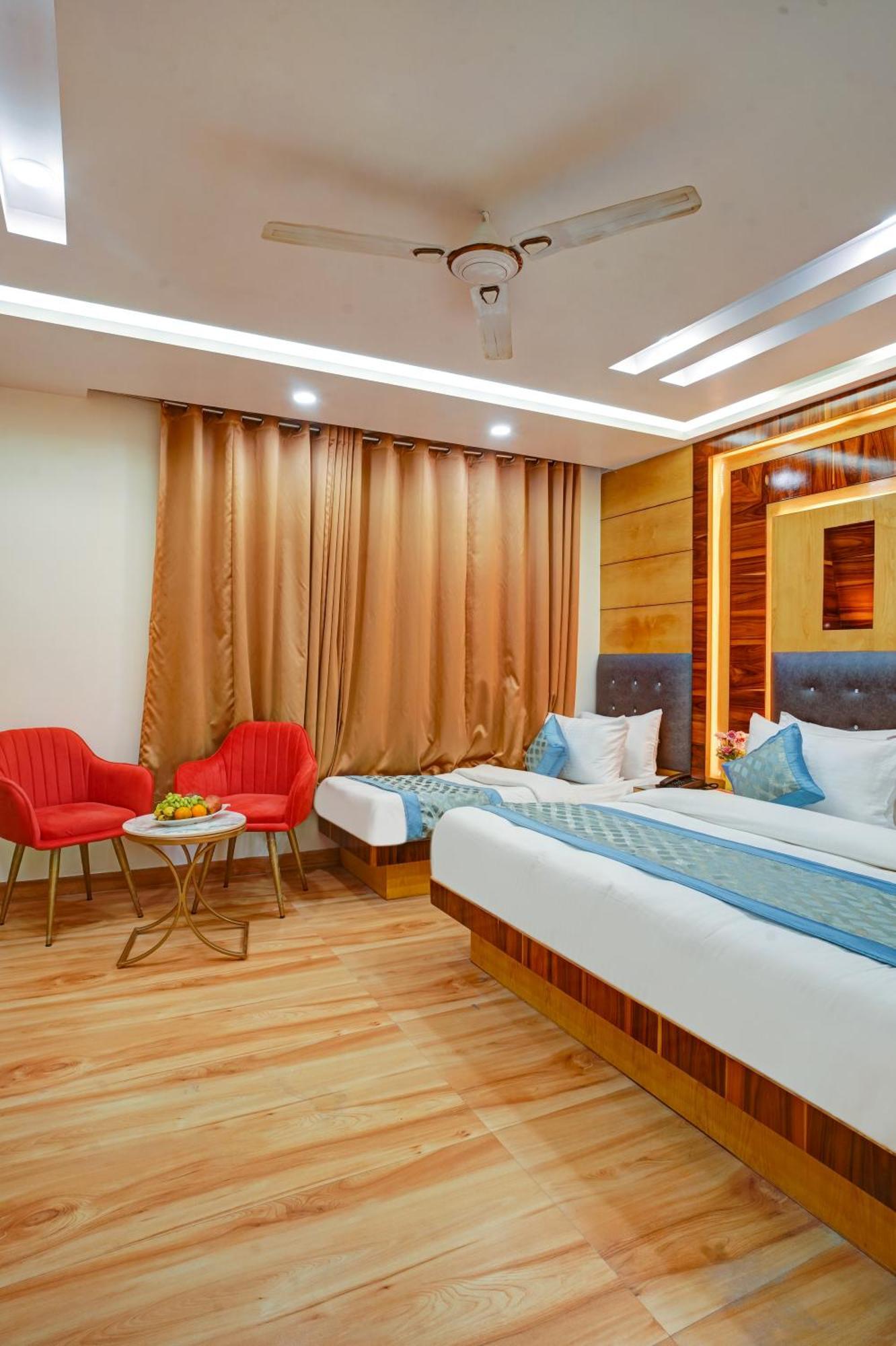 Just Renovated - Hotel Krishna Palace With Parking & Only 2 Mins Walk From Metro New Delhi Exterior photo