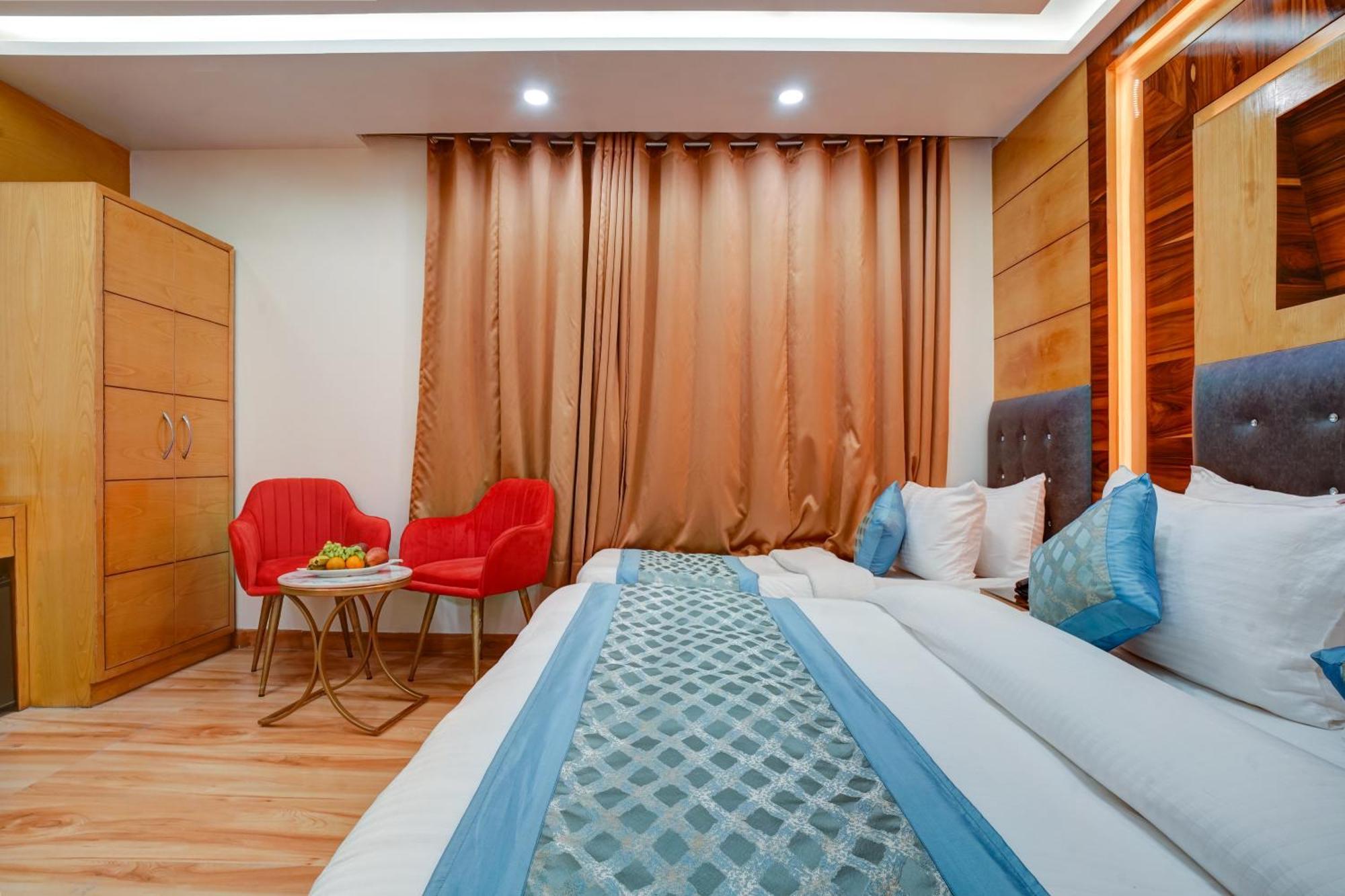 Just Renovated - Hotel Krishna Palace With Parking & Only 2 Mins Walk From Metro New Delhi Exterior photo