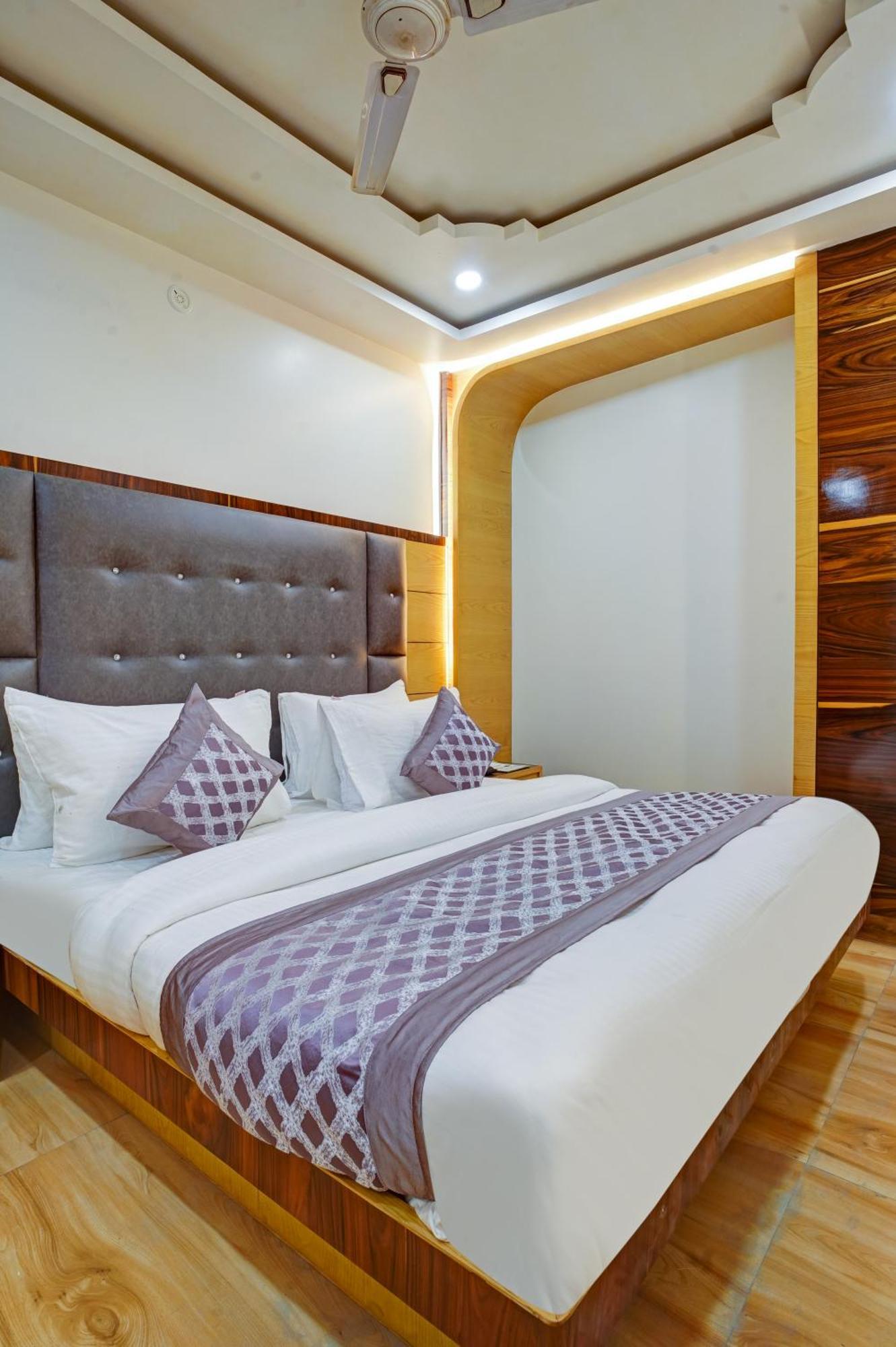 Just Renovated - Hotel Krishna Palace With Parking & Only 2 Mins Walk From Metro New Delhi Exterior photo