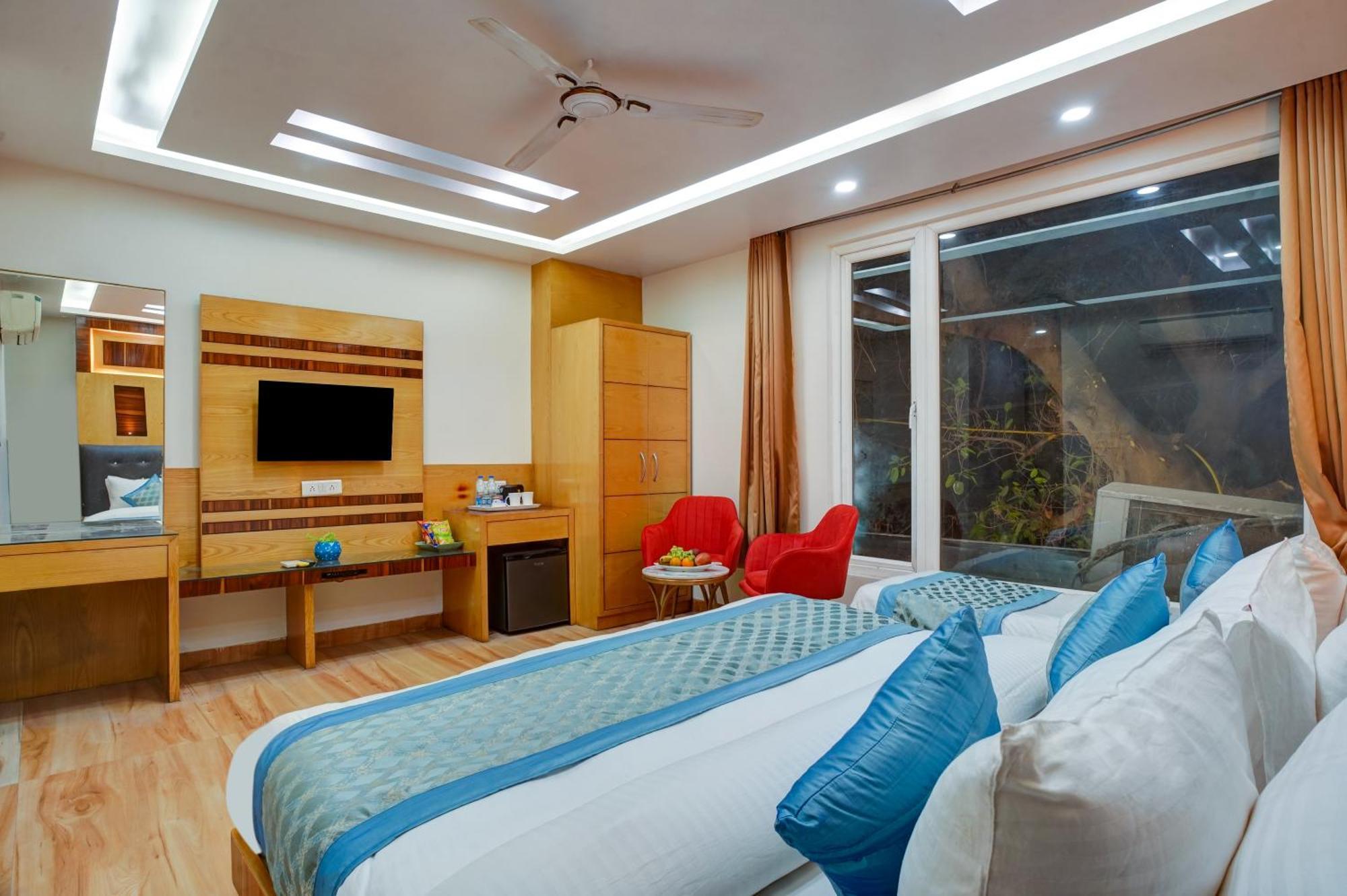 Just Renovated - Hotel Krishna Palace With Parking & Only 2 Mins Walk From Metro New Delhi Exterior photo