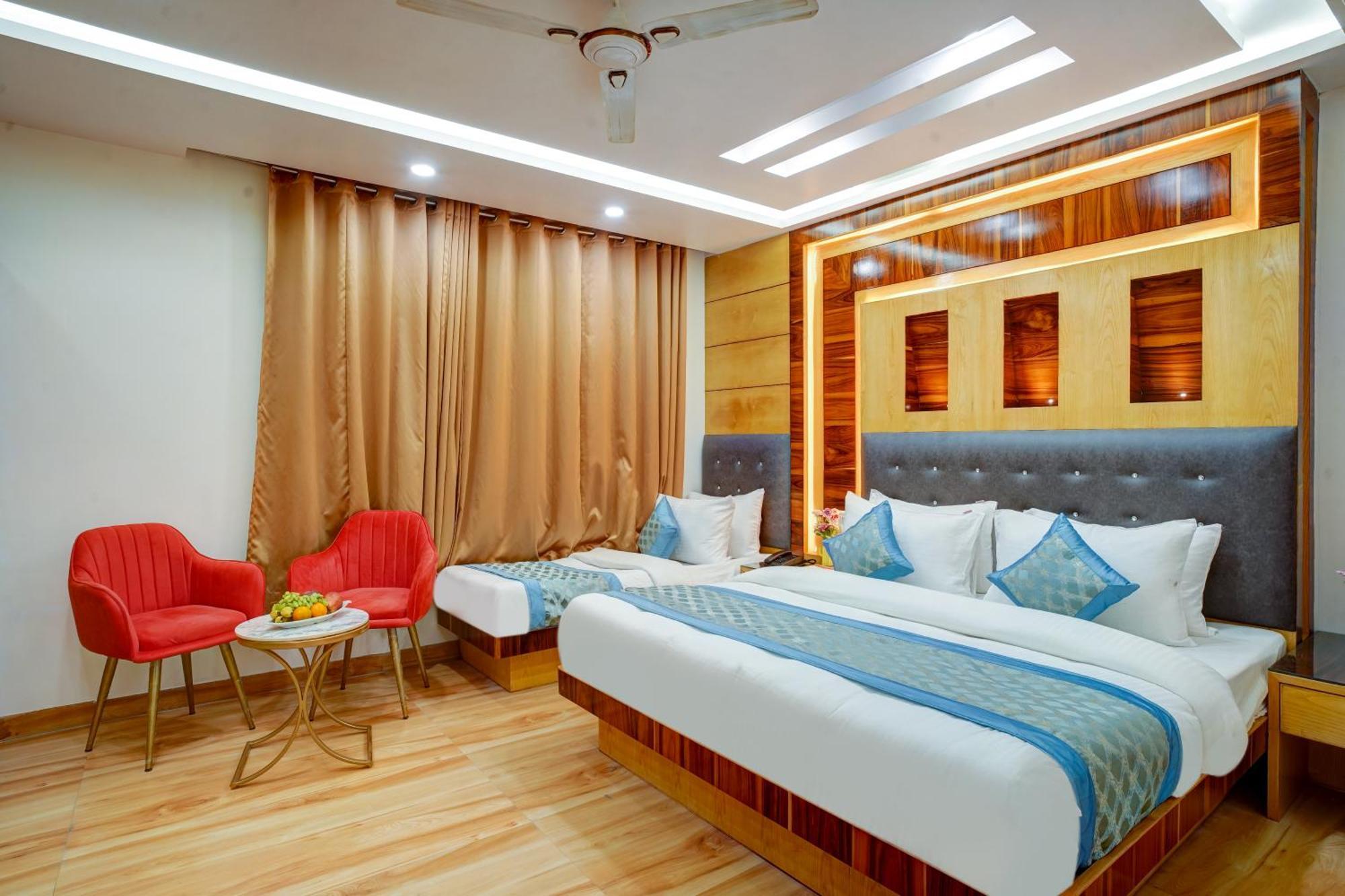 Just Renovated - Hotel Krishna Palace With Parking & Only 2 Mins Walk From Metro New Delhi Exterior photo
